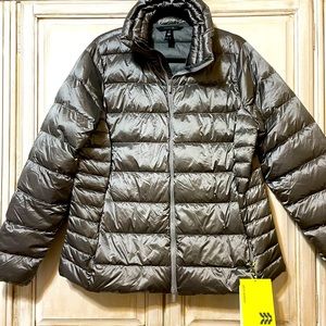 All in Motion Women's Lightweight packable Puffer Jacket NWT